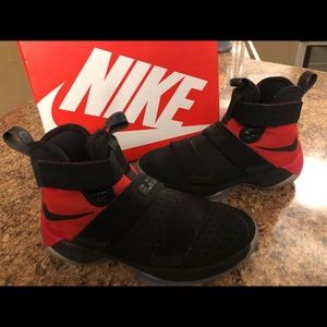 BOYS Nike LeBron Soldier 10 Basketball shoes